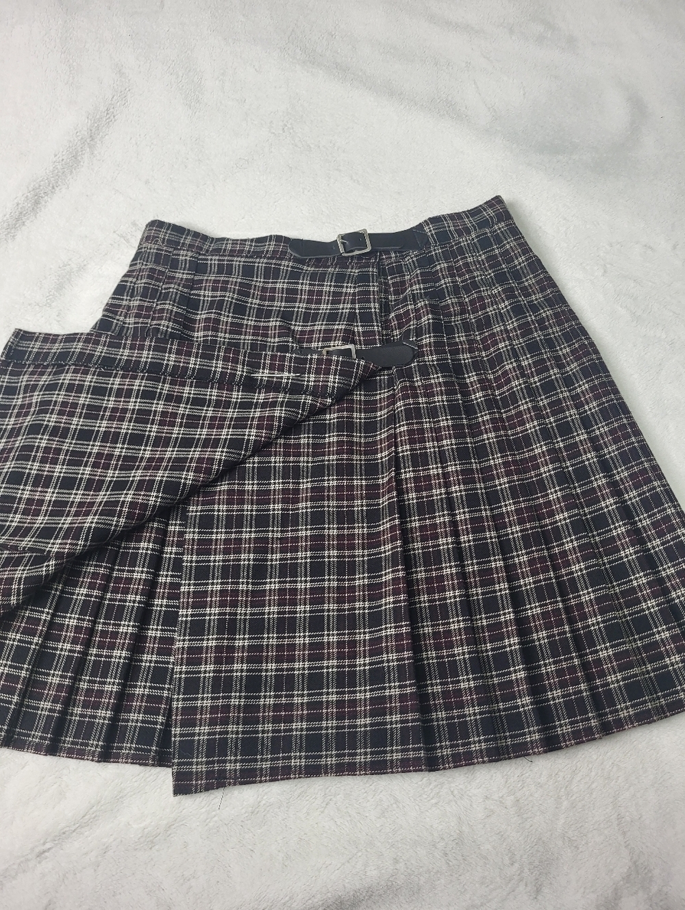 Smart Set 90s Plaid A-Line Buckle Skirt in Black and Burgundy. Size 11 - Picture 7 of 9